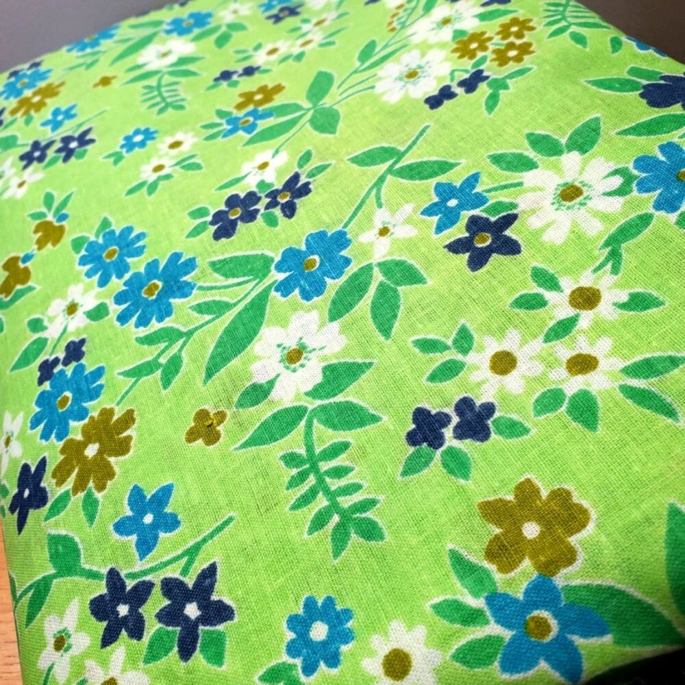 COTTON FABRIC FLORAL PRINT NEW 232" x 31" GREEN WHITE BLUE CRAFT SEWING QUILT - Picture 3 of 6